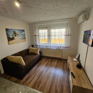 https://fischer-apartman-2.hotels-hajduszoboszlo-hungary.com